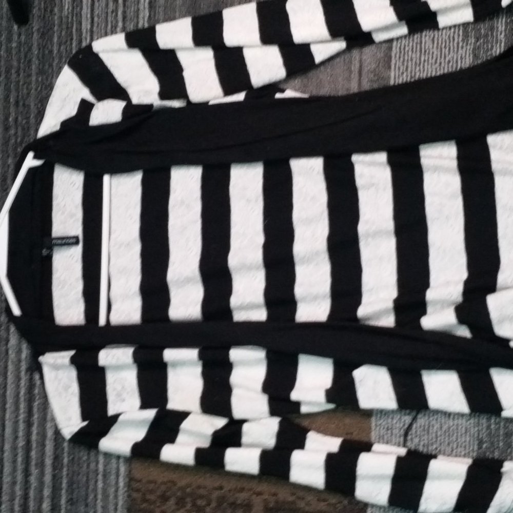 Maurices juniors Cardigan Size SMALL